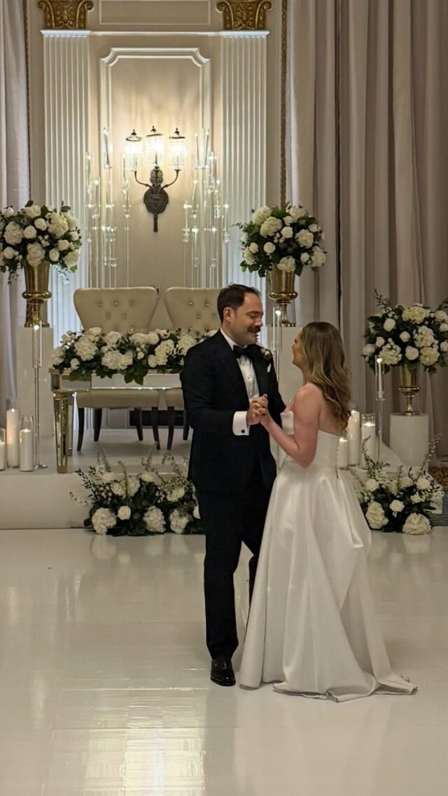 Balcony view of your wedding 💍💖🎉
What do you want for your wedding day? Beautiful decor to brighten up the space, a clean dancefloor for your entrance and dances, entertainment for all your guests. You deserve that and more! It’s your day!
Our equipment, teamed up DJ & PhotoBooth, will be set up before your room reveal, and wow your guests with our seamless white look, speakers and all! Why settle for anything else?
Follow us for more inspiration and DM to chat with an event assistant!
Content created by @dynamixproductions team
Bride @jaimerimer 
Groom @chris.ducas 
Wedding planner @ericairwinweddings 
Venue @fairmontlaurier 
Decor @wedecor_inc 
Photographer @agatharowland 
Content creator @yourbtsinsider 
Cake @dulcecakedesign 
Music @dynamixproductions 
PhotoBooth @dynamixphotobooth 
Hair @showponyhair 
#dynamixpro #dynamixproductions #ottawadj #ottawaevents #ottawawedding #613dj #ottawabride #ottawavenue #ottawaweddingplanner #bride2026