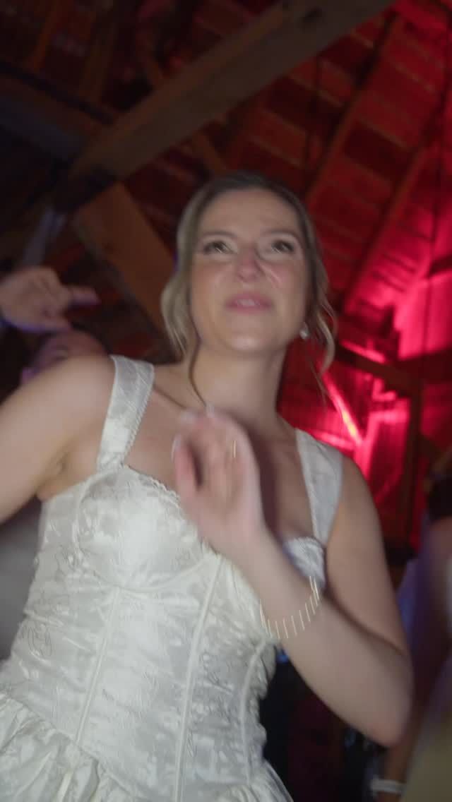 Everybody on the dance floor!! 🎶

Tous le monde, on danse! 🎵

Bride @cam.illi.a 
Groom @francis_charette 
Planner @jasminepatenaude @mon.i.ca.e 
Venue @oakpinesvenue 
MUA @nadia_blouin 
Hair @ambergannonbeauty 
Bartenders @ottawamobilebar 
Dress @maggiesotterodesigns 
Dress @withlovebridal 
DJ & MC @dynamixproductions
@stephangonthier