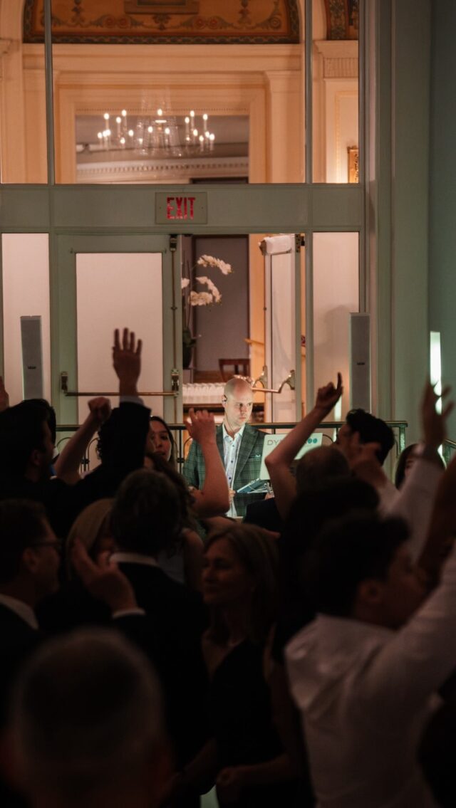 When the bride, groom AND guests all say the same thing… 👀

End of night. Real reactions. No script needed.

@fairmontlaurier | October 2025 | Jaimee & Christopher

Wedding planner @ericairwinweddings 
Decor @wedecor_inc 
DJ @dynamixproductions 
Hair @showponyhair 

#DynamixProductions #WeddingDJ #OttawaWedding #DJLife #WeddingReceptions